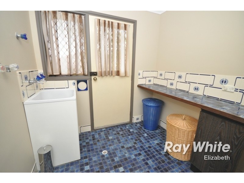 33 Damian Drive, Salisbury Heights SA 5109