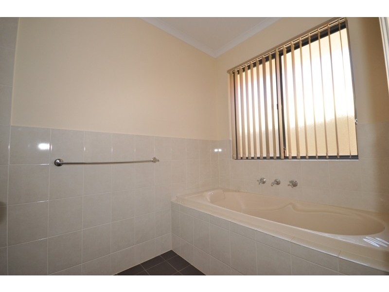 11 Strathmore Avenue, Smithfield SA 5114