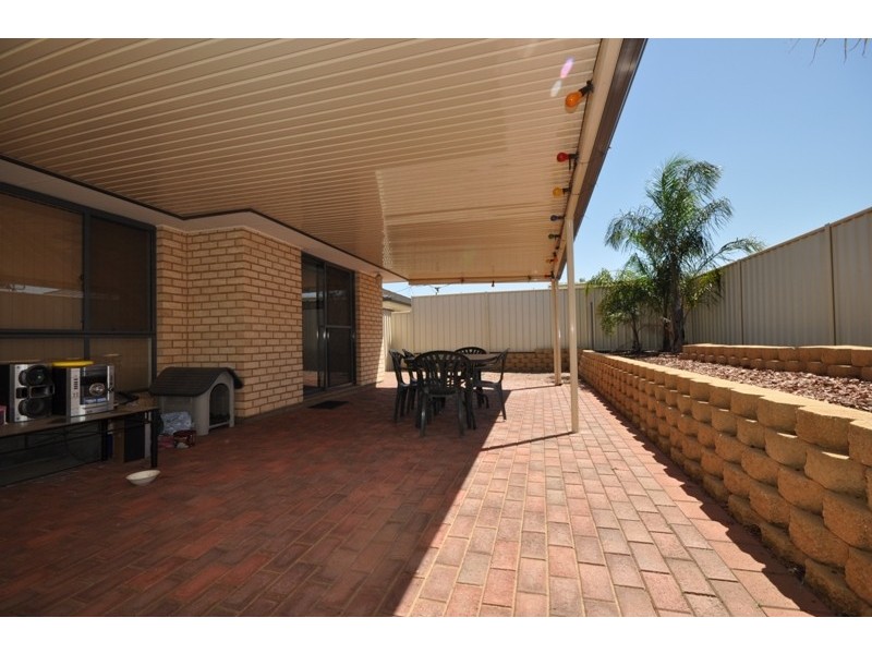 11 Strathmore Avenue, Smithfield SA 5114