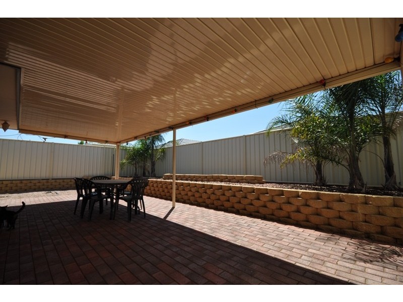 11 Strathmore Avenue, Smithfield SA 5114
