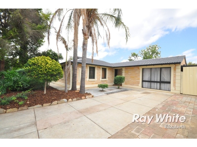 13 Parachilna Ct, Smithfield SA 5114