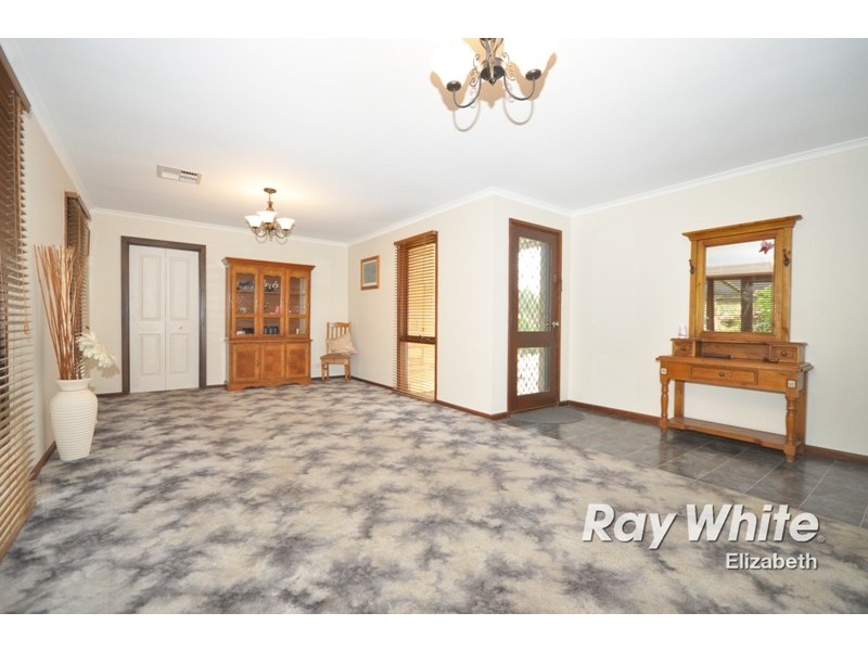 13 Parachilna Ct, Smithfield SA 5114