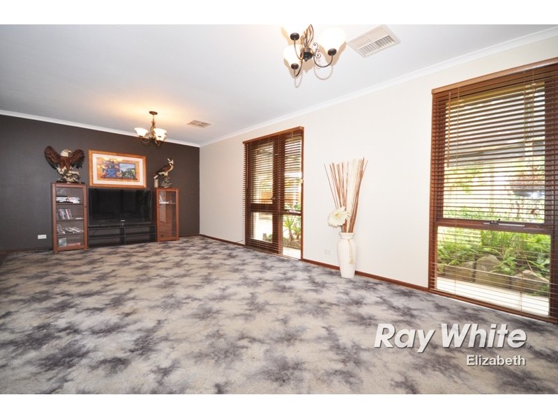 13 Parachilna Ct, Smithfield SA 5114