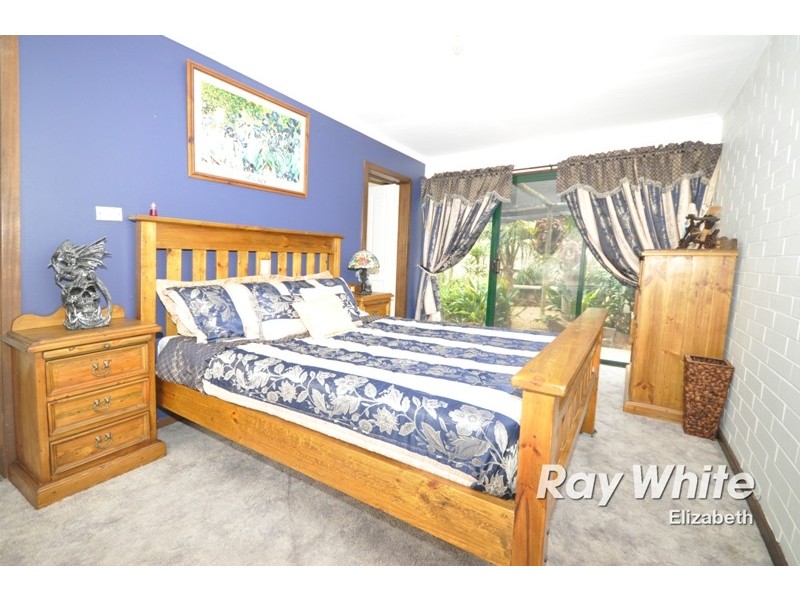 13 Parachilna Ct, Smithfield SA 5114