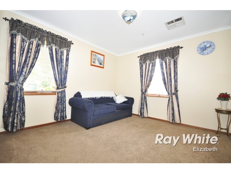 13 Parachilna Ct, Smithfield SA 5114