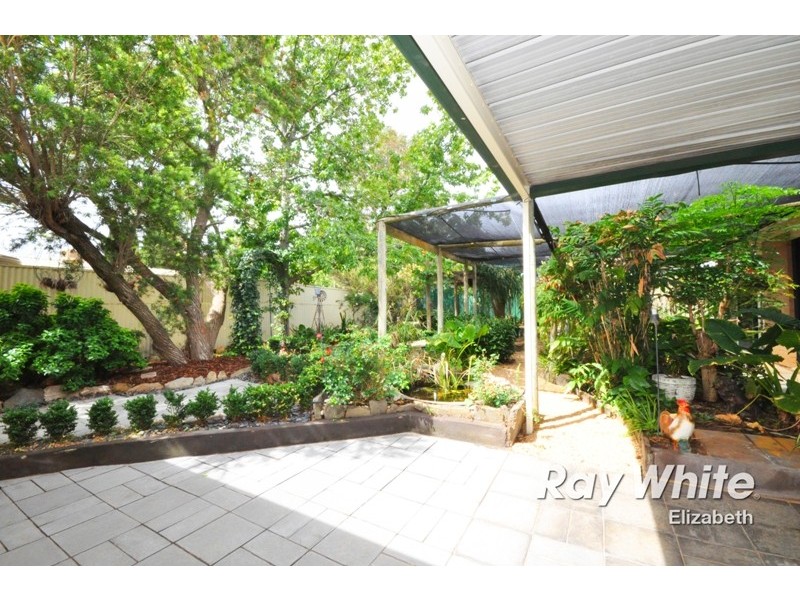 13 Parachilna Ct, Smithfield SA 5114