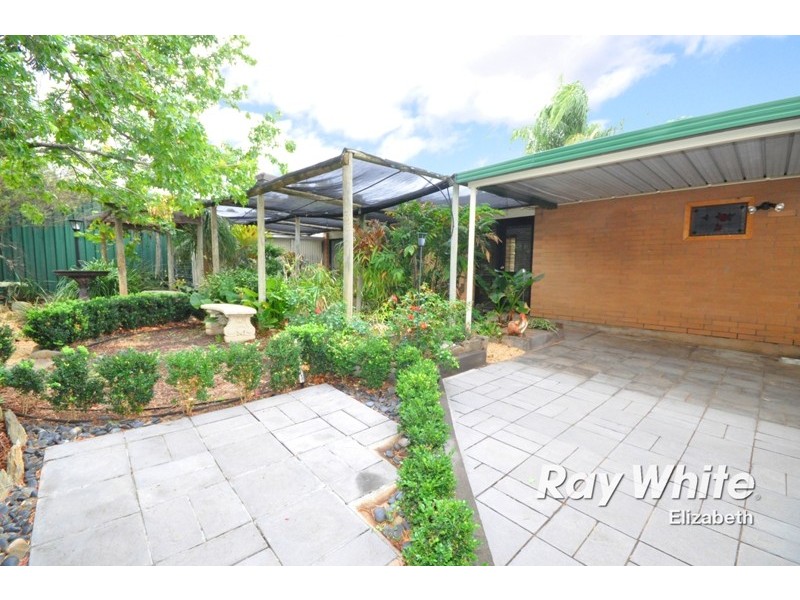 13 Parachilna Ct, Smithfield SA 5114