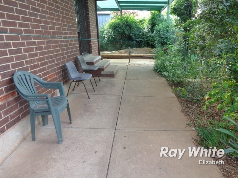 9 Paginton Crescent, Elizabeth East SA 5112