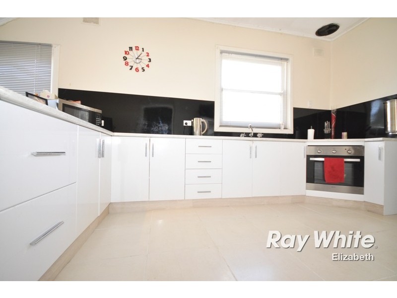 14 Andrews Road, Elizabeth Downs SA 5113