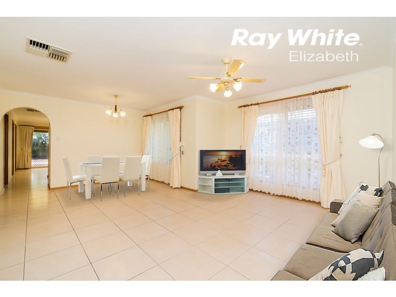 25 Riverview Pde, Blakeview SA 5114