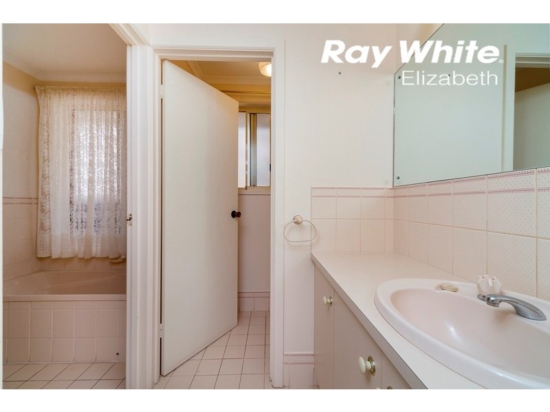 25 Riverview Pde, Blakeview SA 5114