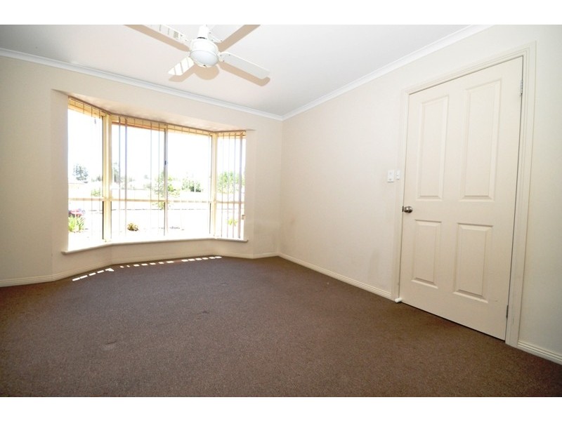 33 Strathaird Blv, Smithfield SA 5114