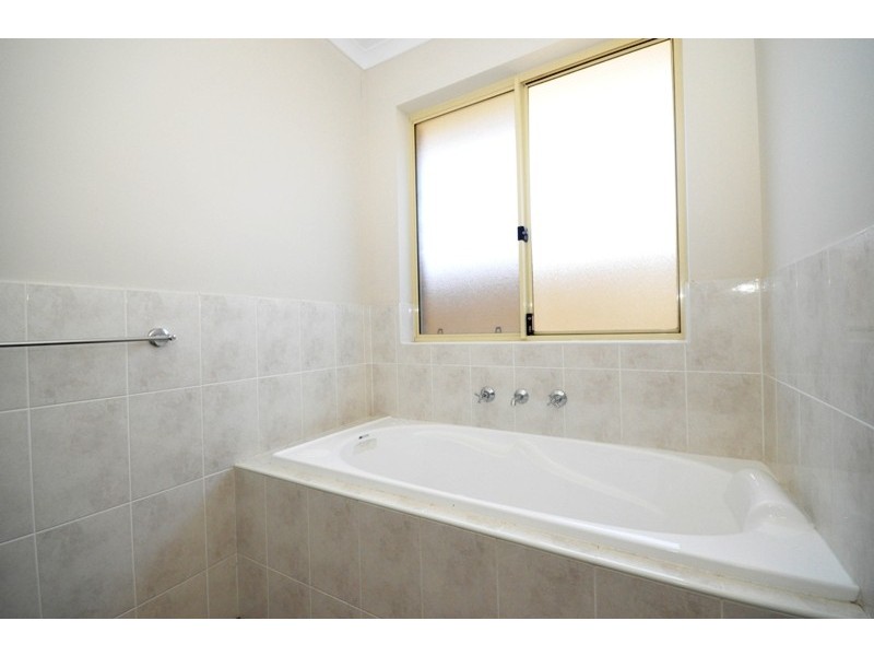 33 Strathaird Blv, Smithfield SA 5114