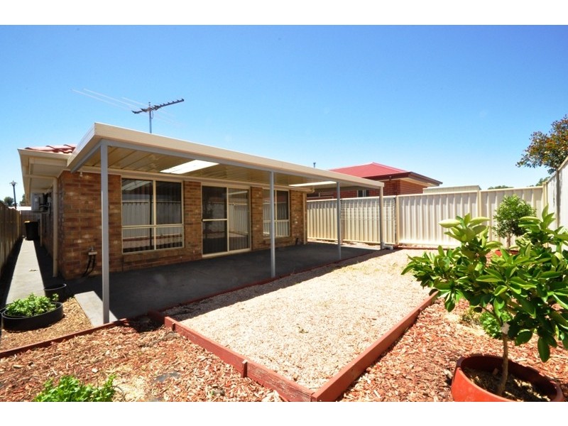 33 Strathaird Blv, Smithfield SA 5114