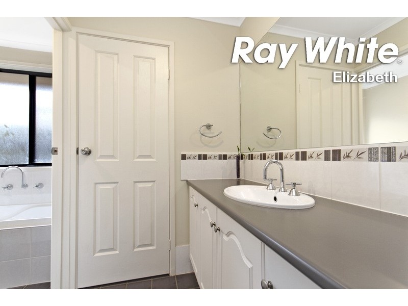 25 Eton Drive, Andrews Farm SA 5114