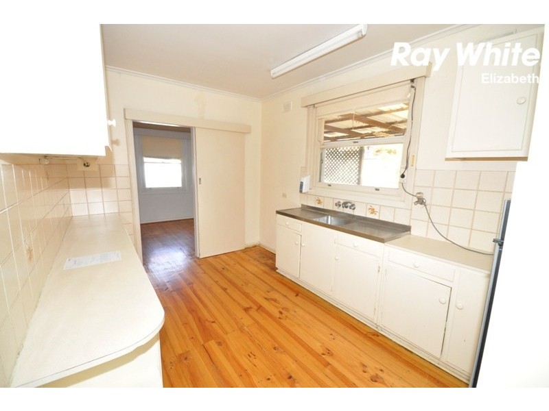 8 Wayford Street, Elizabeth Vale SA 5112