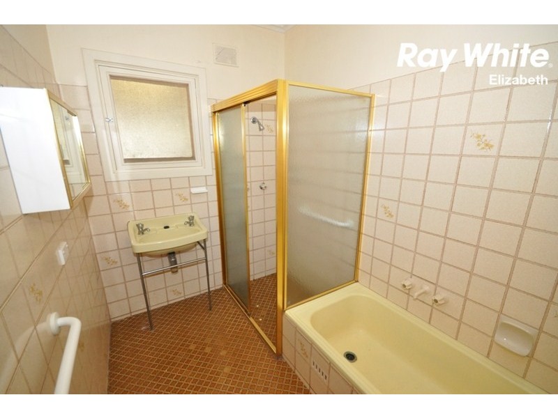 8 Wayford Street, Elizabeth Vale SA 5112