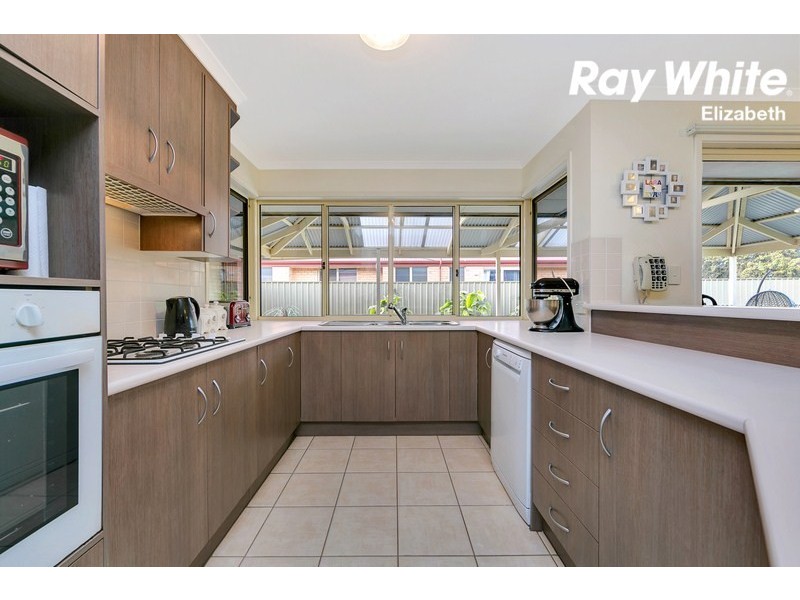 133 President Avenue, Andrews Farm SA 5114