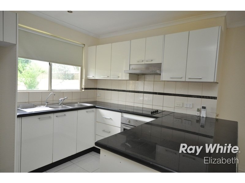 4 Peacock Road, Elizabeth Downs SA 5113