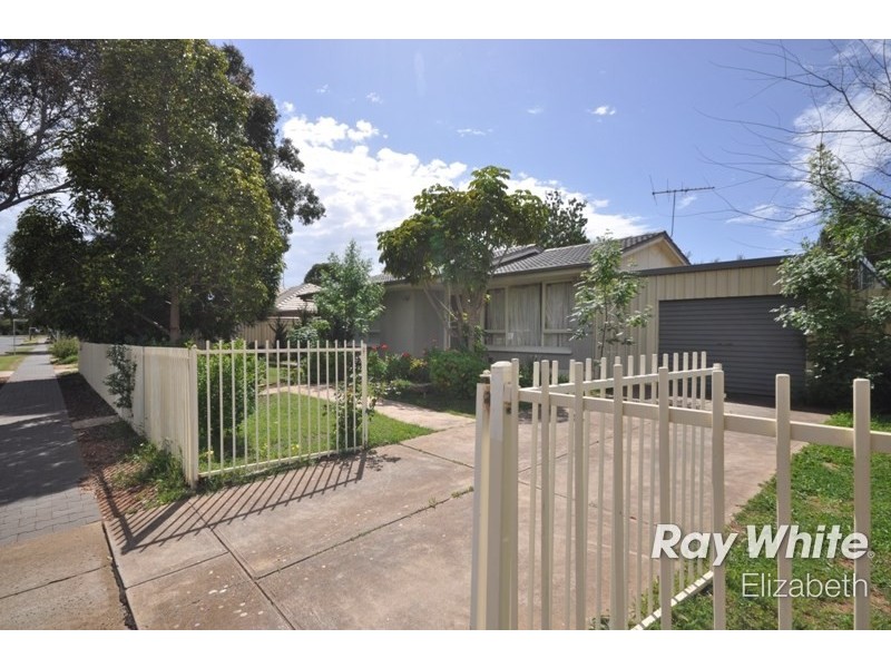 4 Peacock Road, Elizabeth Downs SA 5113