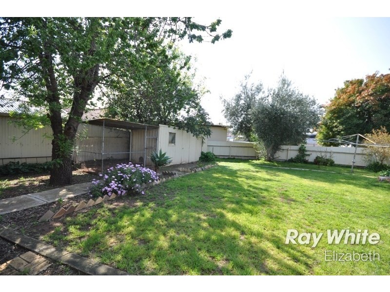 4 Peacock Road, Elizabeth Downs SA 5113