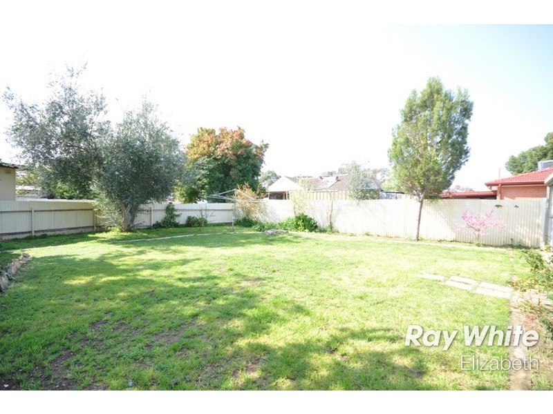 4 Peacock Road, Elizabeth Downs SA 5113
