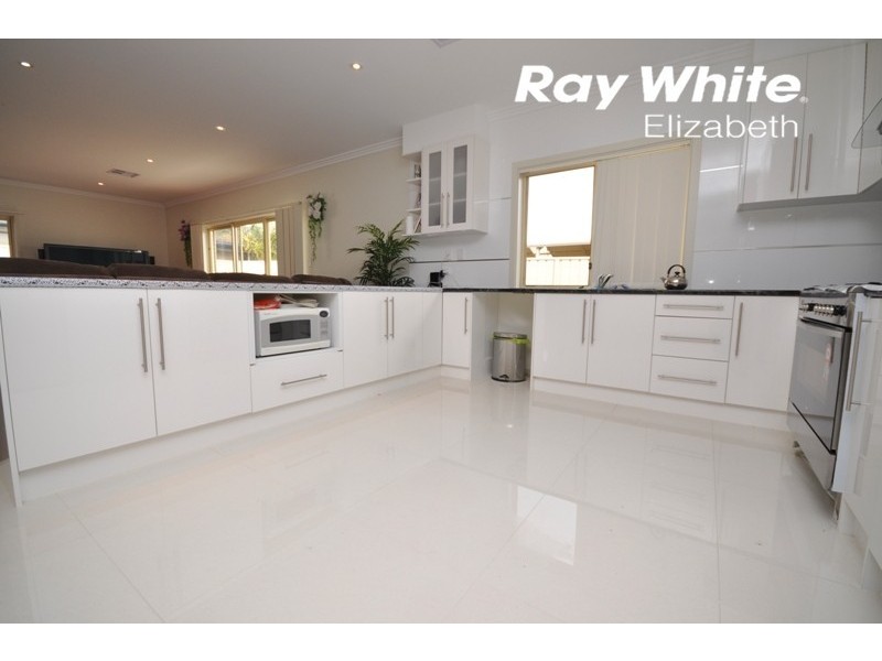 28 Arcadia Drive, Smithfield SA 5114