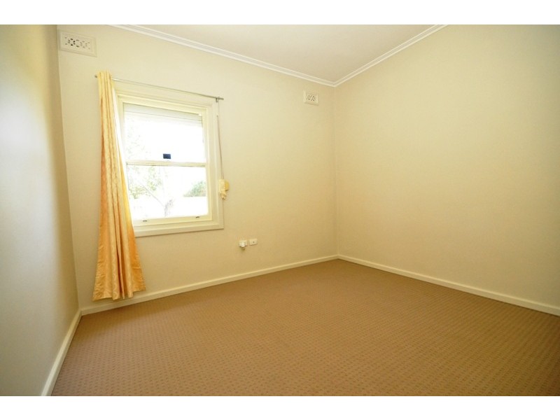 18 Siddal Rd, Elizabeth Vale SA 5112