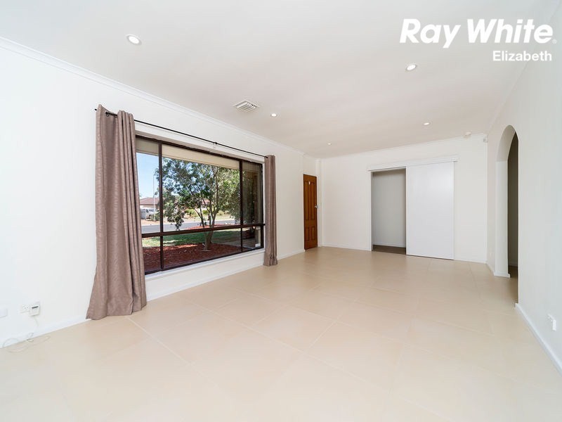 9 President Avenue, Andrews Farm SA 5114