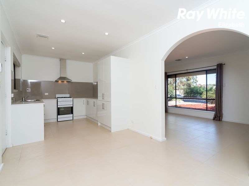 9 President Avenue, Andrews Farm SA 5114