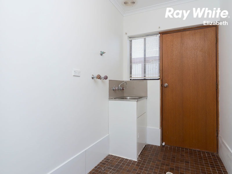 9 President Avenue, Andrews Farm SA 5114