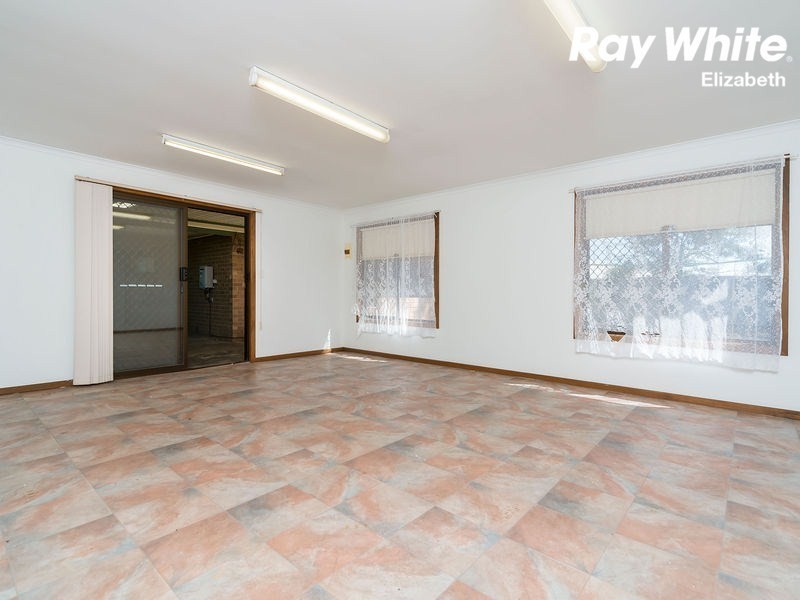 9 President Avenue, Andrews Farm SA 5114