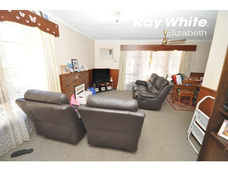 8 Burford Street, Elizabeth Downs SA 5113