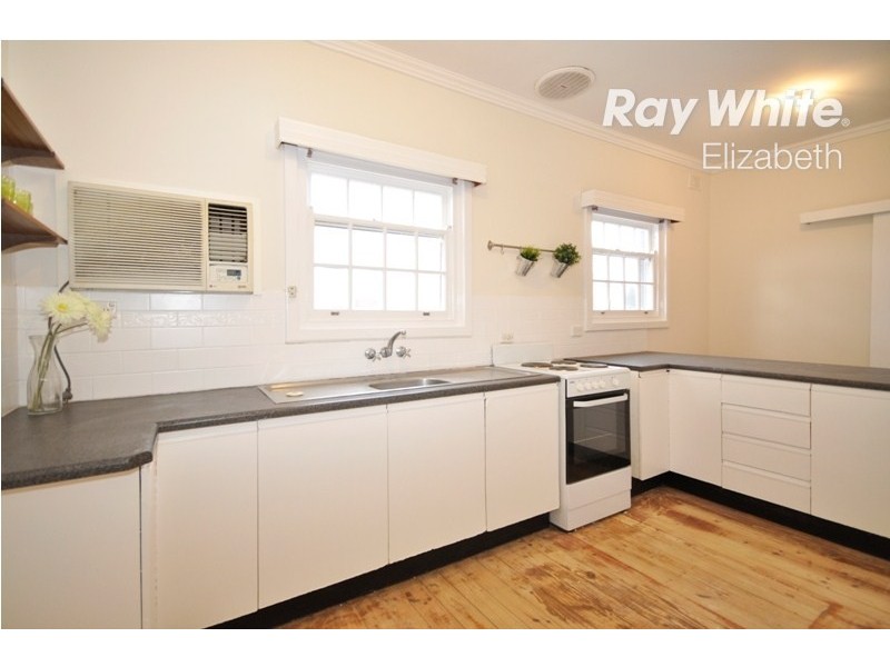 21 St Leonard Crescent, Elizabeth Downs SA 5113