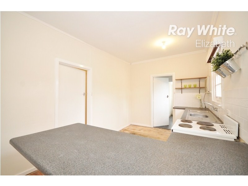 21 St Leonard Crescent, Elizabeth Downs SA 5113