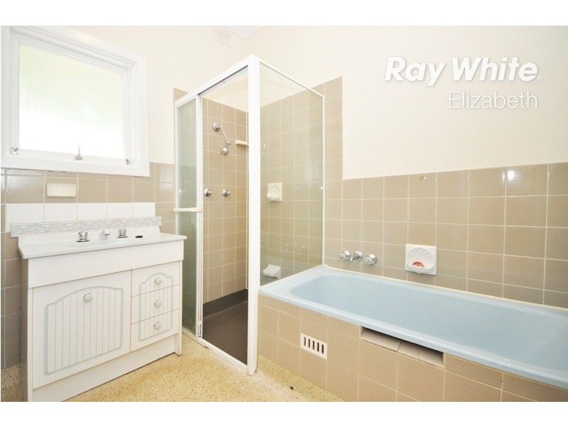 21 St Leonard Crescent, Elizabeth Downs SA 5113