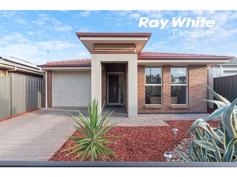 8 West Parkway, Andrews Farm SA 5114