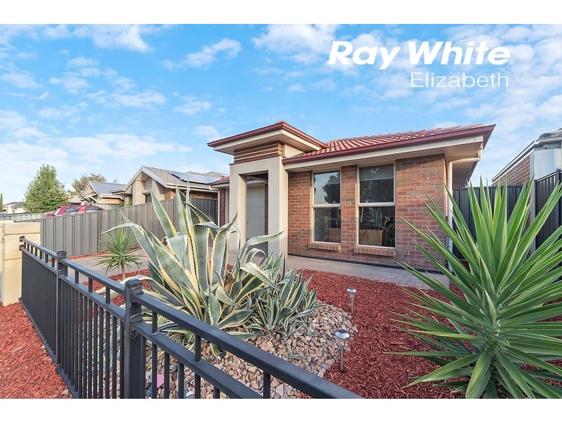 8 West Parkway, Andrews Farm SA 5114