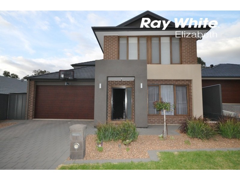 8 Brown Hill Cl, Blakeview SA 5114