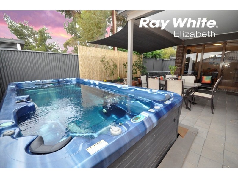 8 Brown Hill Cl, Blakeview SA 5114