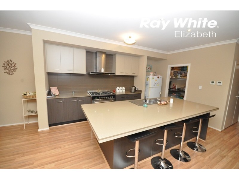 8 Brown Hill Cl, Blakeview SA 5114