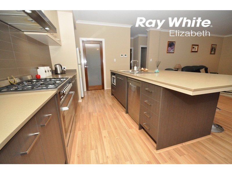 8 Brown Hill Cl, Blakeview SA 5114