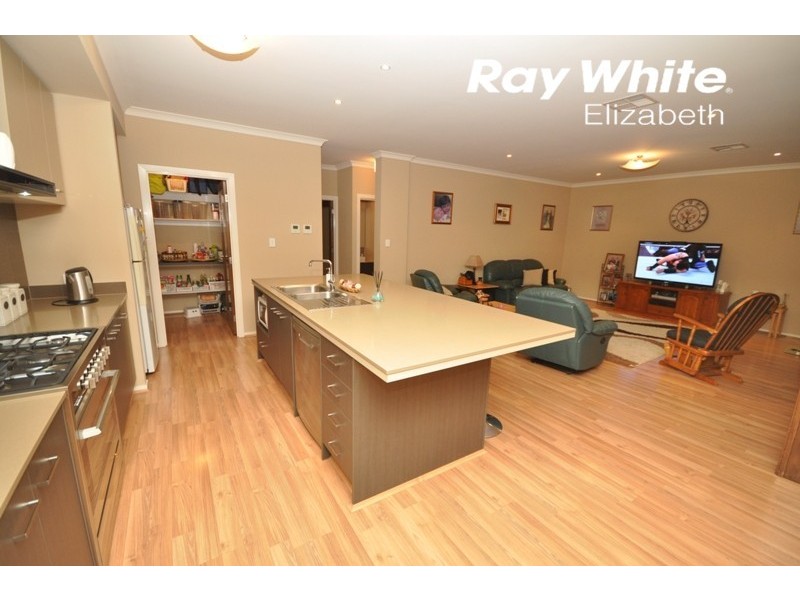 8 Brown Hill Cl, Blakeview SA 5114