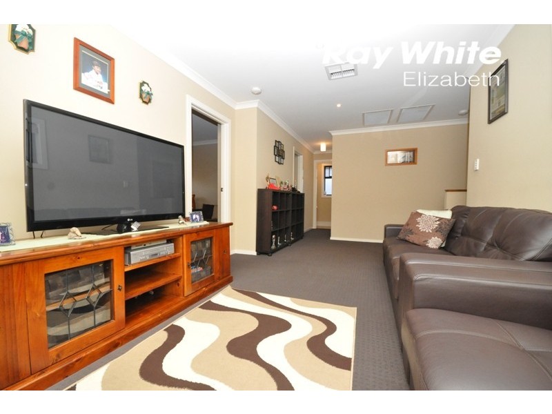 8 Brown Hill Cl, Blakeview SA 5114