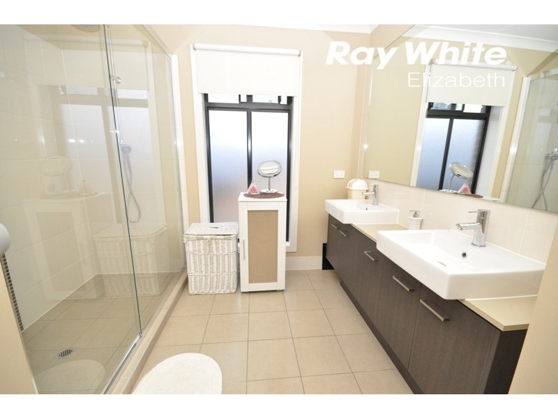 8 Brown Hill Cl, Blakeview SA 5114