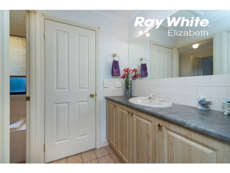 4 Dylan Close, Munno Para West SA 5115
