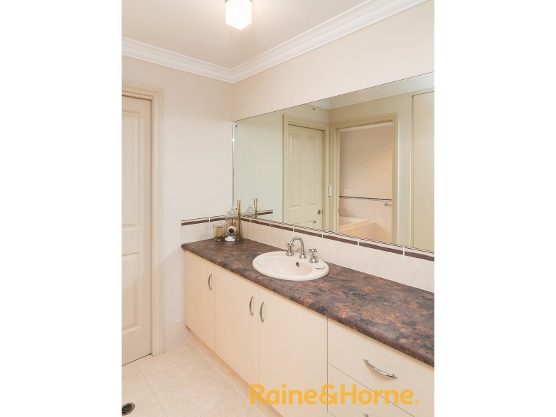 8 London Court, Mount Barker SA 5251
