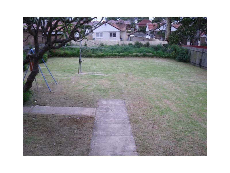 33 Ryrie Rd, Earlwood NSW 2206