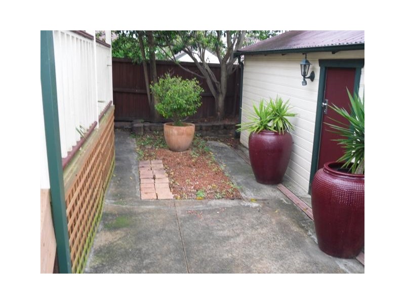 54 Station St, Tempe NSW 2044