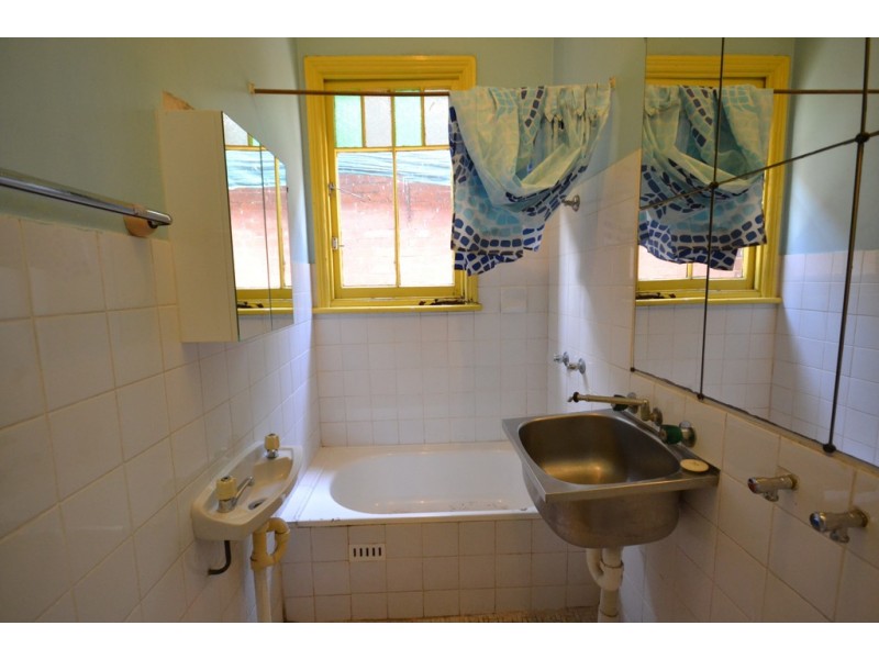 110 Unwins Bridge Road, St Peters NSW 2044